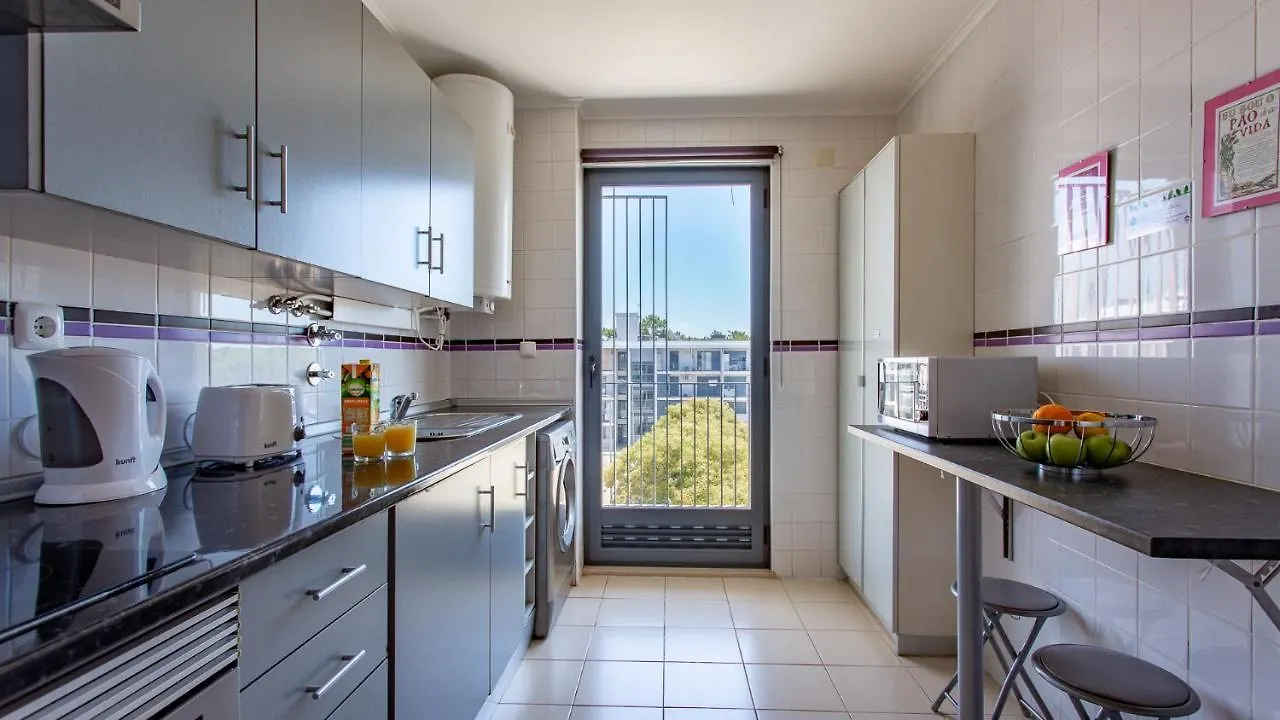 Monte Gordo 2Bdr Apartment W/ Ac & Balcony By Lovelystay