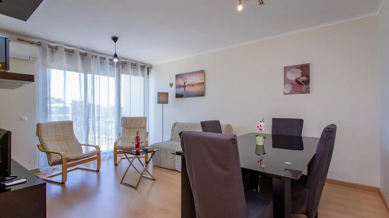 Monte Gordo 2Bdr Apartment W/ Ac & Balcony By Lovelystay