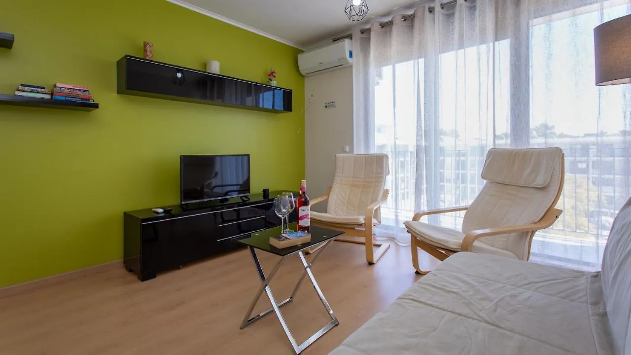 Monte Gordo 2Bdr Apartment W/ Ac & Balcony By Lovelystay