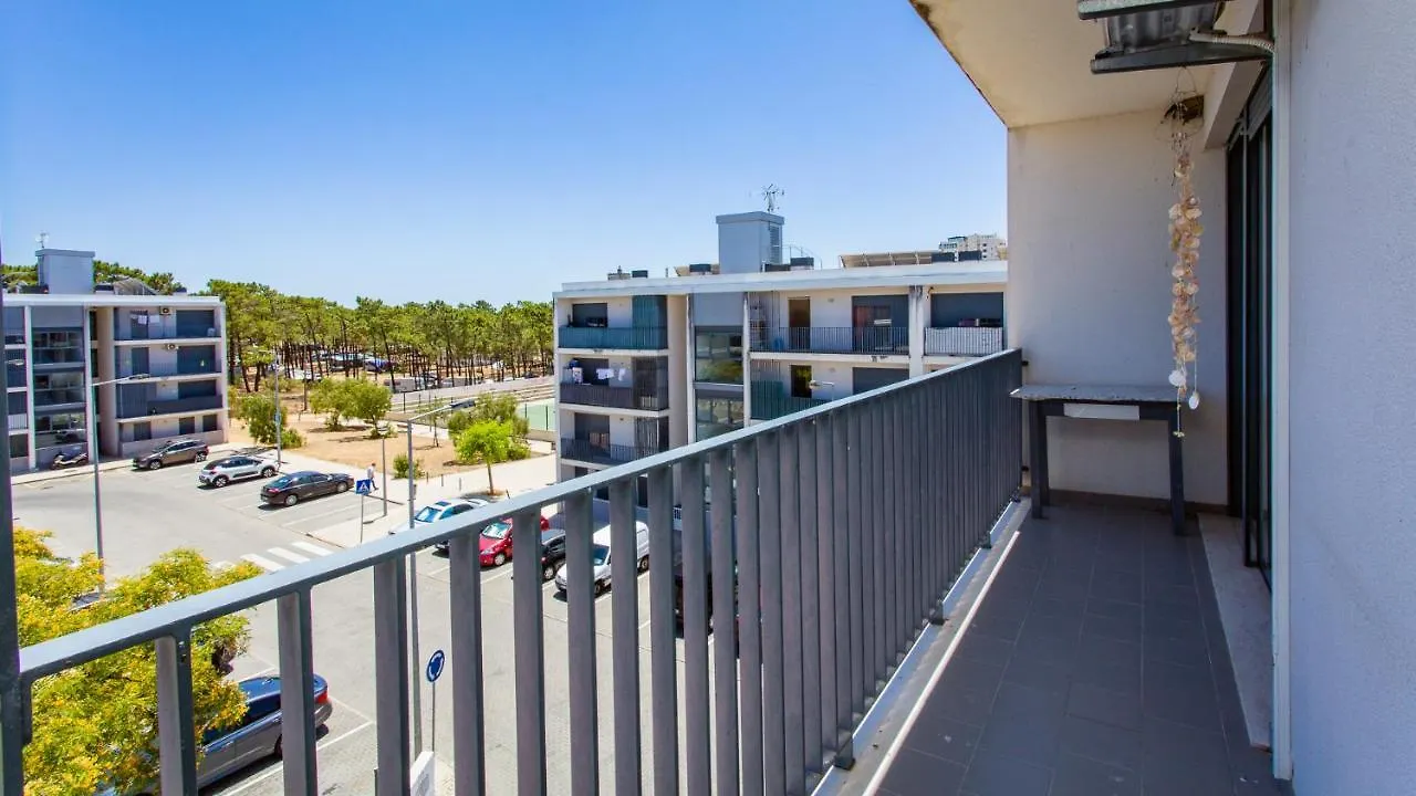 Monte Gordo 2Bdr Apartment W/ Ac & Balcony By Lovelystay